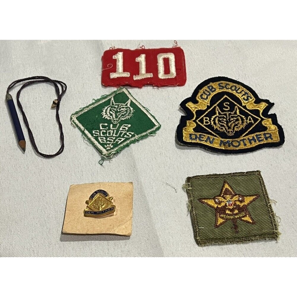 Mixed Lot of Boy Scout Cub Scout BSA Memorabilia 70’s- Patches Pins Pencil